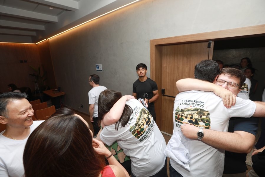 TURMA XXIX DE MEDICINA DA FAMERP SE REENCONTRA E TRANSFORMA SAUDADE EM EMOÇÃO 25 ANOS DEPOIS - Eloisa Mattos