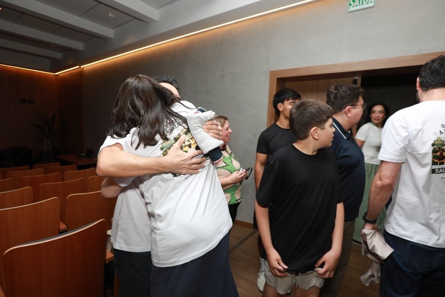 TURMA XXIX DE MEDICINA DA FAMERP SE REENCONTRA E TRANSFORMA SAUDADE EM EMOÇÃO 25 ANOS DEPOIS - Eloisa Mattos