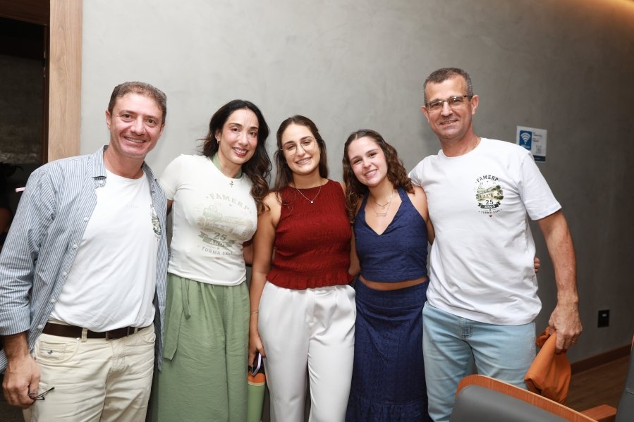 TURMA XXIX DE MEDICINA DA FAMERP SE REENCONTRA E TRANSFORMA SAUDADE EM EMOÇÃO 25 ANOS DEPOIS - Eloisa Mattos