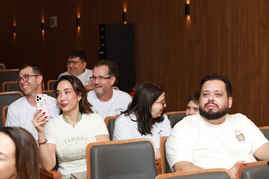 TURMA XXIX DE MEDICINA DA FAMERP SE REENCONTRA E TRANSFORMA SAUDADE EM EMOÇÃO 25 ANOS DEPOIS - Eloisa Mattos
