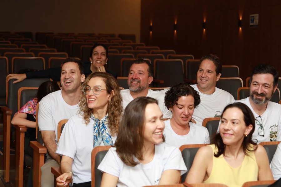 TURMA XXIX DE MEDICINA DA FAMERP SE REENCONTRA E TRANSFORMA SAUDADE EM EMOÇÃO 25 ANOS DEPOIS - Eloisa Mattos