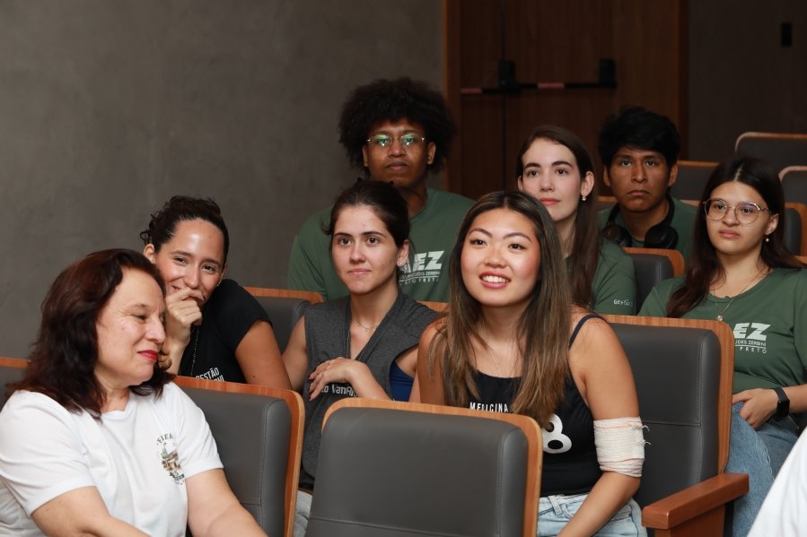 TURMA XXIX DE MEDICINA DA FAMERP SE REENCONTRA E TRANSFORMA SAUDADE EM EMOÇÃO 25 ANOS DEPOIS - Eloisa Mattos