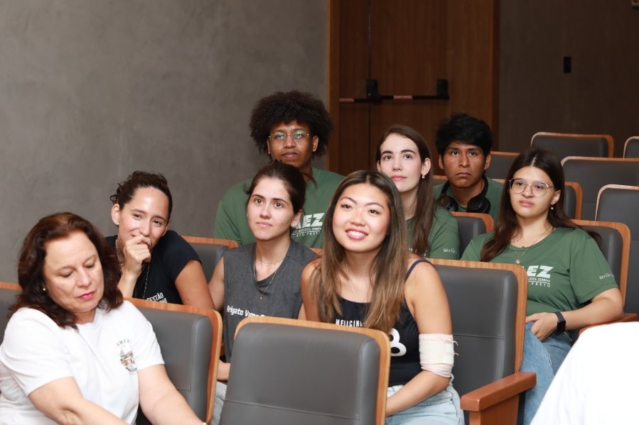 TURMA XXIX DE MEDICINA DA FAMERP SE REENCONTRA E TRANSFORMA SAUDADE EM EMOÇÃO 25 ANOS DEPOIS - Eloisa Mattos