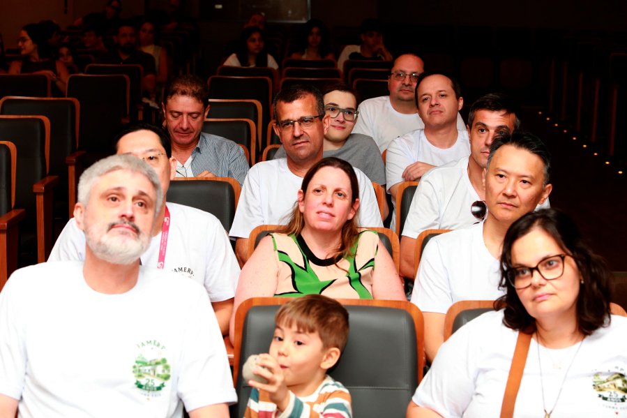 TURMA XXIX DE MEDICINA DA FAMERP SE REENCONTRA E TRANSFORMA SAUDADE EM EMOÇÃO 25 ANOS DEPOIS - Eloisa Mattos