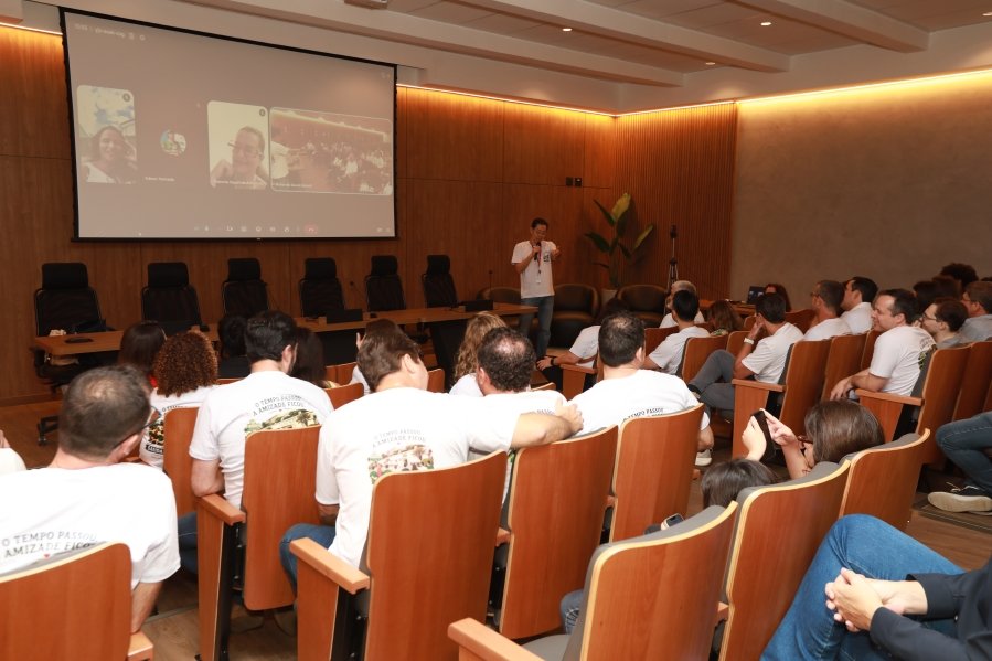 TURMA XXIX DE MEDICINA DA FAMERP SE REENCONTRA E TRANSFORMA SAUDADE EM EMOÇÃO 25 ANOS DEPOIS - Eloisa Mattos