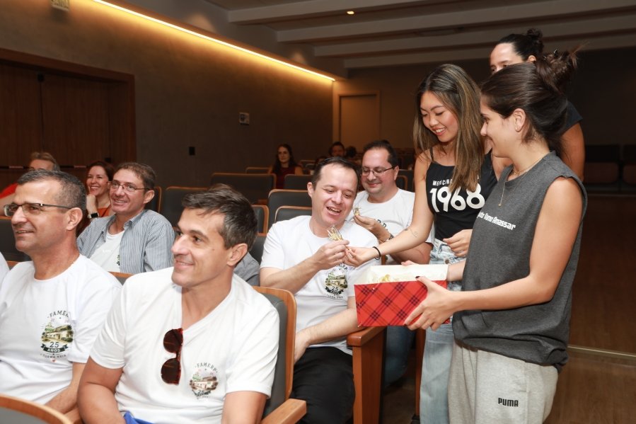 TURMA XXIX DE MEDICINA DA FAMERP SE REENCONTRA E TRANSFORMA SAUDADE EM EMOÇÃO 25 ANOS DEPOIS - Eloisa Mattos