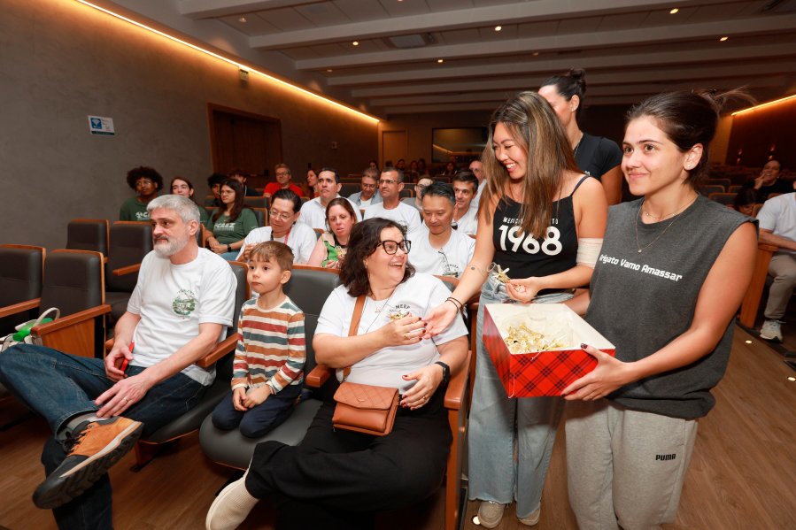 TURMA XXIX DE MEDICINA DA FAMERP SE REENCONTRA E TRANSFORMA SAUDADE EM EMOÇÃO 25 ANOS DEPOIS - Eloisa Mattos