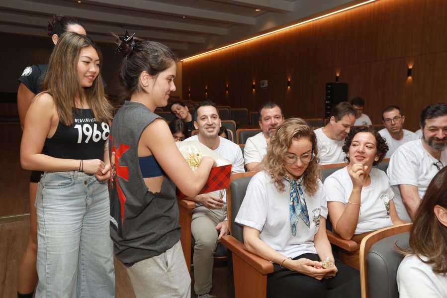 TURMA XXIX DE MEDICINA DA FAMERP SE REENCONTRA E TRANSFORMA SAUDADE EM EMOÇÃO 25 ANOS DEPOIS - Eloisa Mattos