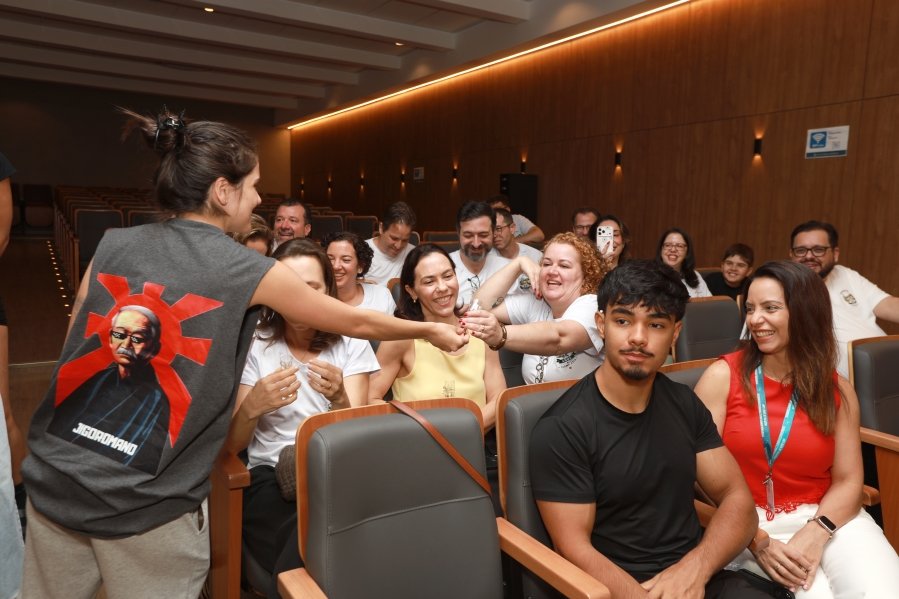 TURMA XXIX DE MEDICINA DA FAMERP SE REENCONTRA E TRANSFORMA SAUDADE EM EMOÇÃO 25 ANOS DEPOIS - Eloisa Mattos