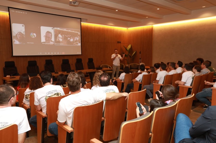 TURMA XXIX DE MEDICINA DA FAMERP SE REENCONTRA E TRANSFORMA SAUDADE EM EMOÇÃO 25 ANOS DEPOIS - Eloisa Mattos