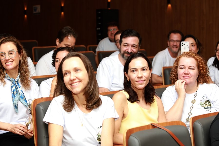 TURMA XXIX DE MEDICINA DA FAMERP SE REENCONTRA E TRANSFORMA SAUDADE EM EMOÇÃO 25 ANOS DEPOIS - Eloisa Mattos
