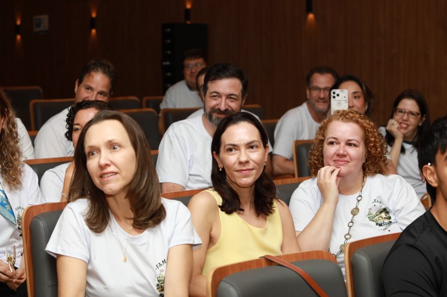 TURMA XXIX DE MEDICINA DA FAMERP SE REENCONTRA E TRANSFORMA SAUDADE EM EMOÇÃO 25 ANOS DEPOIS - Eloisa Mattos