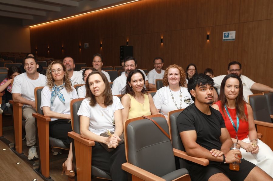 TURMA XXIX DE MEDICINA DA FAMERP SE REENCONTRA E TRANSFORMA SAUDADE EM EMOÇÃO 25 ANOS DEPOIS - Eloisa Mattos