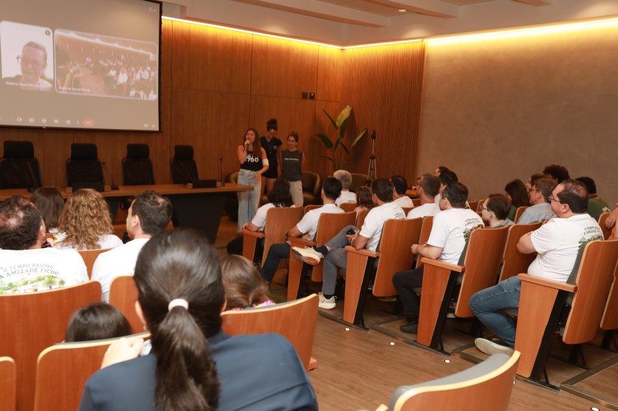 TURMA XXIX DE MEDICINA DA FAMERP SE REENCONTRA E TRANSFORMA SAUDADE EM EMOÇÃO 25 ANOS DEPOIS - Eloisa Mattos