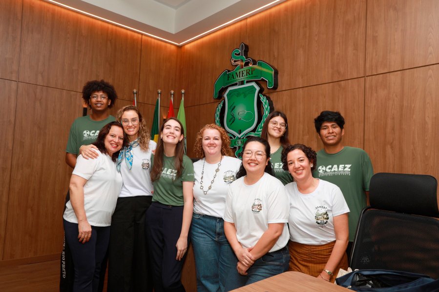 TURMA XXIX DE MEDICINA DA FAMERP SE REENCONTRA E TRANSFORMA SAUDADE EM EMOÇÃO 25 ANOS DEPOIS - Eloisa Mattos