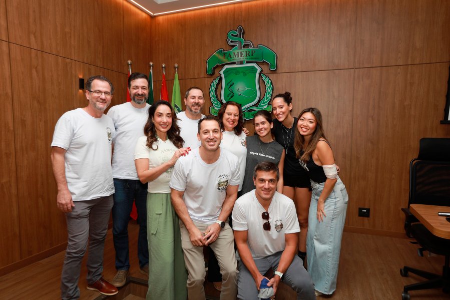 TURMA XXIX DE MEDICINA DA FAMERP SE REENCONTRA E TRANSFORMA SAUDADE EM EMOÇÃO 25 ANOS DEPOIS - Eloisa Mattos