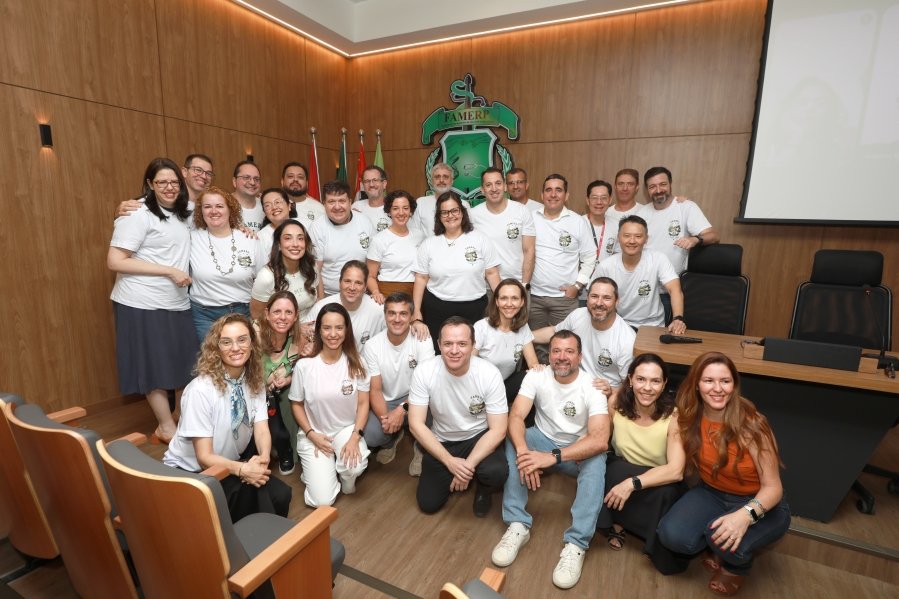 TURMA XXIX DE MEDICINA DA FAMERP SE REENCONTRA E TRANSFORMA SAUDADE EM EMOÇÃO 25 ANOS DEPOIS - Eloisa Mattos