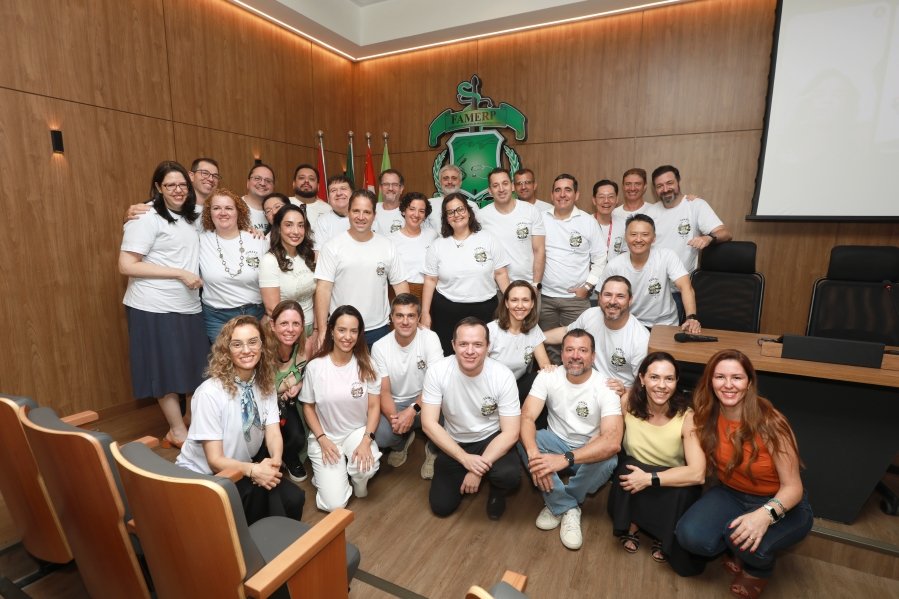 TURMA XXIX DE MEDICINA DA FAMERP SE REENCONTRA E TRANSFORMA SAUDADE EM EMOÇÃO 25 ANOS DEPOIS - Eloisa Mattos