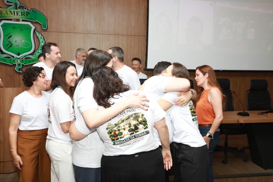 TURMA XXIX DE MEDICINA DA FAMERP SE REENCONTRA E TRANSFORMA SAUDADE EM EMOÇÃO 25 ANOS DEPOIS - Eloisa Mattos