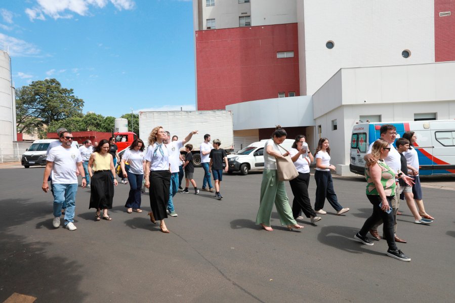 TURMA XXIX DE MEDICINA DA FAMERP SE REENCONTRA E TRANSFORMA SAUDADE EM EMOÇÃO 25 ANOS DEPOIS - Eloisa Mattos