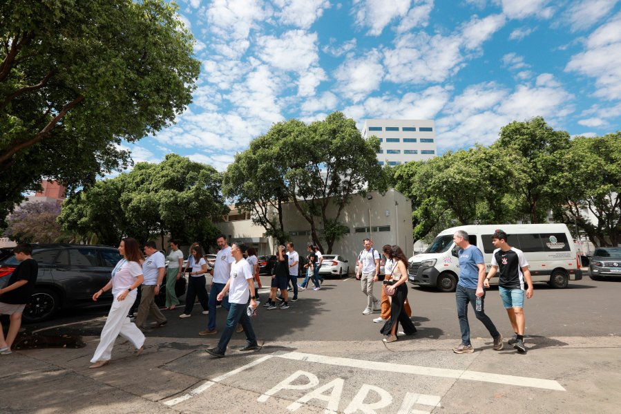 TURMA XXIX DE MEDICINA DA FAMERP SE REENCONTRA E TRANSFORMA SAUDADE EM EMOÇÃO 25 ANOS DEPOIS - Eloisa Mattos