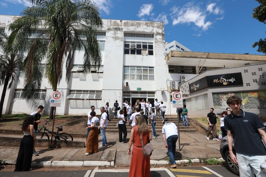 TURMA XXIX DE MEDICINA DA FAMERP SE REENCONTRA E TRANSFORMA SAUDADE EM EMOÇÃO 25 ANOS DEPOIS - Eloisa Mattos