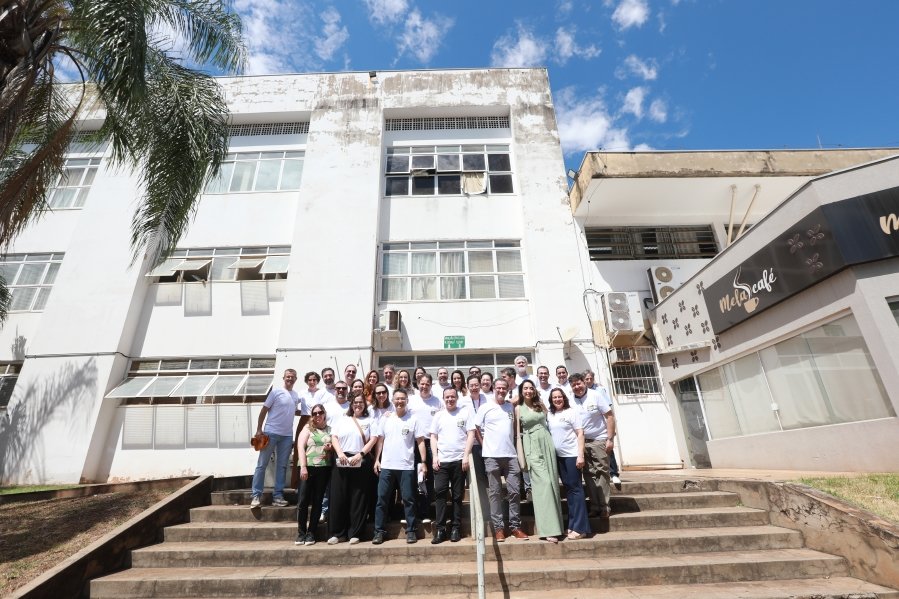 TURMA XXIX DE MEDICINA DA FAMERP SE REENCONTRA E TRANSFORMA SAUDADE EM EMOÇÃO 25 ANOS DEPOIS - Eloisa Mattos