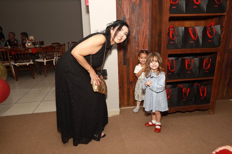 VANESSA MELLO COMEMORA ANIVERSÁRIO EM GRANDE ESTILO - Eloisa Mattos
