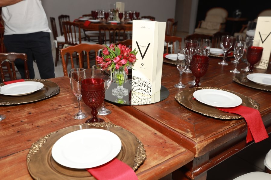 VANESSA MELLO COMEMORA ANIVERSÁRIO EM GRANDE ESTILO - Eloisa Mattos