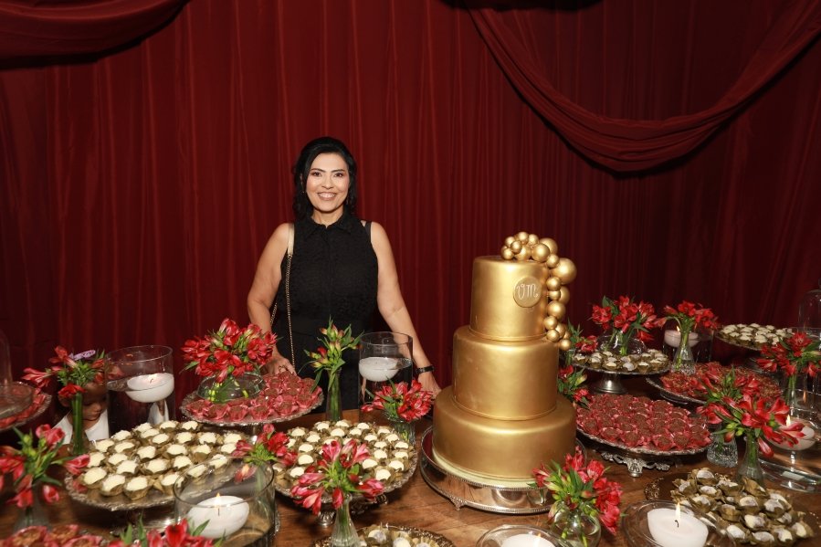 VANESSA MELLO COMEMORA ANIVERSÁRIO EM GRANDE ESTILO - Eloisa Mattos