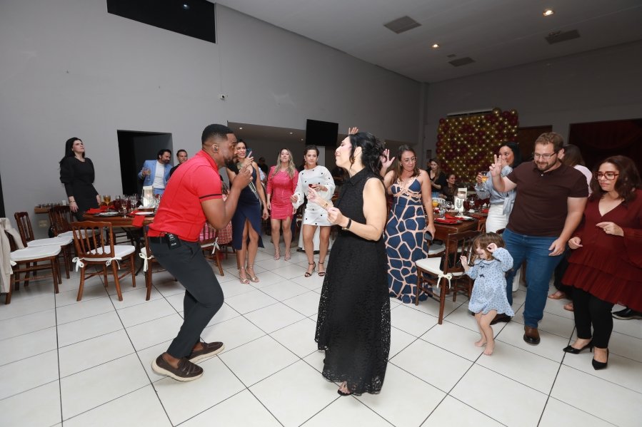 VANESSA MELLO COMEMORA ANIVERSÁRIO EM GRANDE ESTILO - Eloisa Mattos