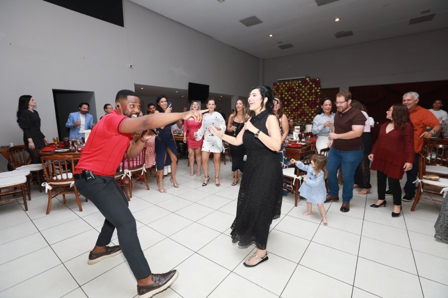 VANESSA MELLO COMEMORA ANIVERSÁRIO EM GRANDE ESTILO - Eloisa Mattos