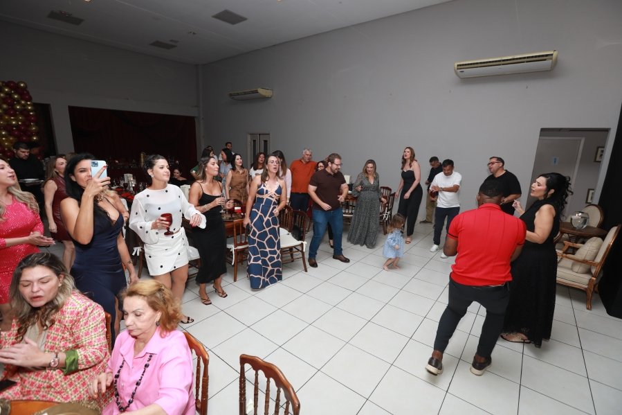 VANESSA MELLO COMEMORA ANIVERSÁRIO EM GRANDE ESTILO - Eloisa Mattos