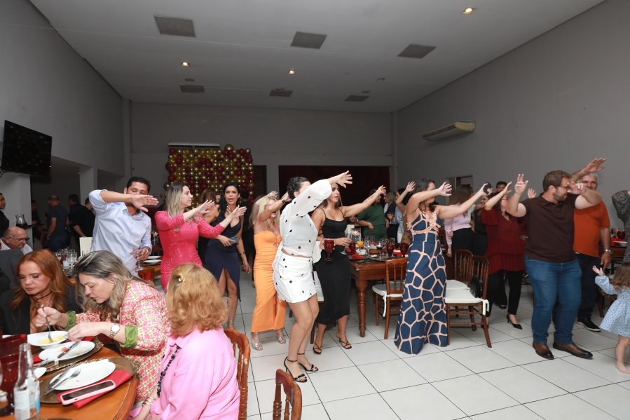 VANESSA MELLO COMEMORA ANIVERSÁRIO EM GRANDE ESTILO - Eloisa Mattos
