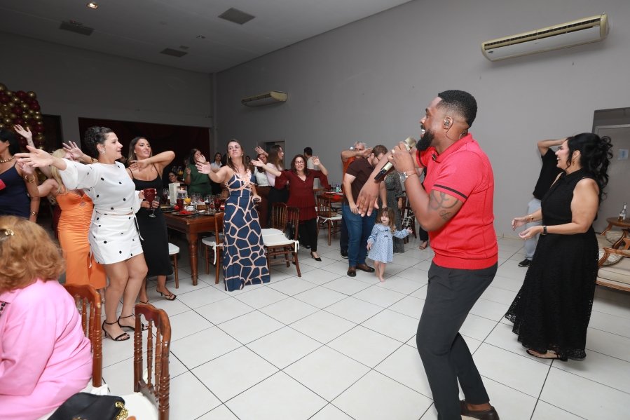 VANESSA MELLO COMEMORA ANIVERSÁRIO EM GRANDE ESTILO - Eloisa Mattos