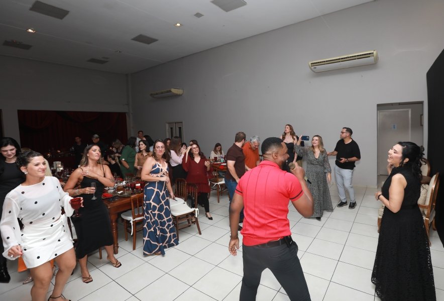VANESSA MELLO COMEMORA ANIVERSÁRIO EM GRANDE ESTILO - Eloisa Mattos