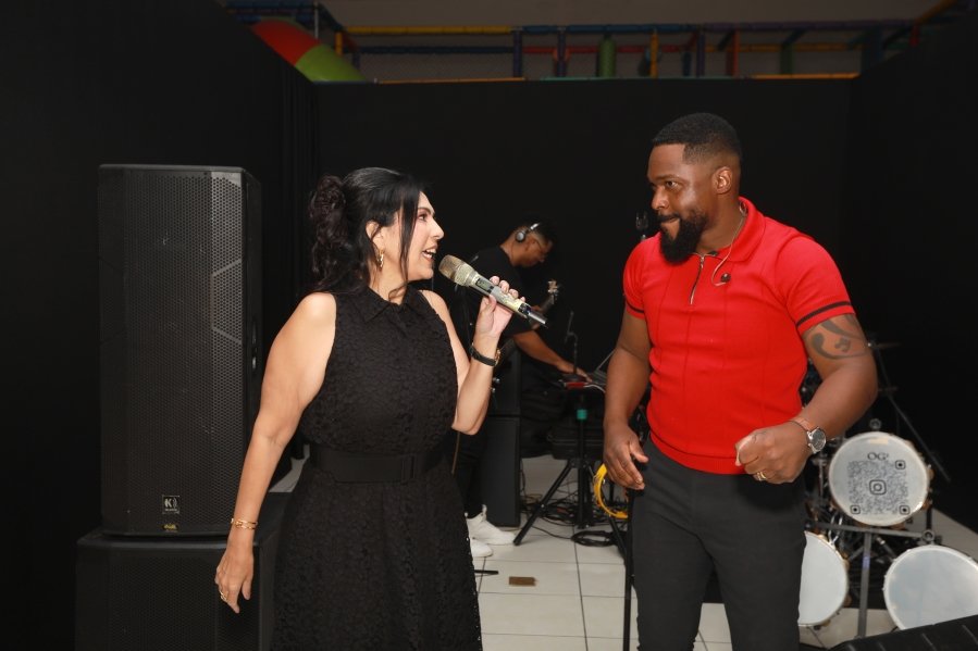 VANESSA MELLO COMEMORA ANIVERSÁRIO EM GRANDE ESTILO - Eloisa Mattos