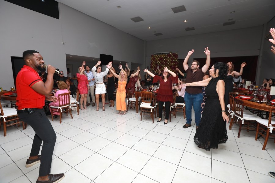 VANESSA MELLO COMEMORA ANIVERSÁRIO EM GRANDE ESTILO - Eloisa Mattos