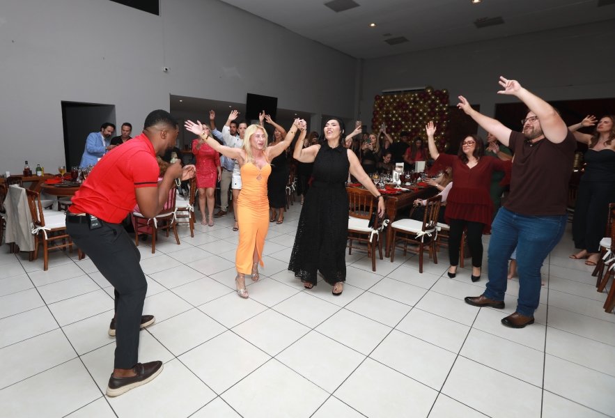 VANESSA MELLO COMEMORA ANIVERSÁRIO EM GRANDE ESTILO - Eloisa Mattos