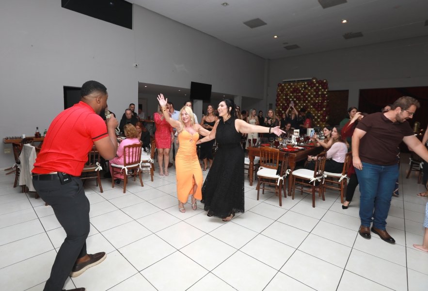 VANESSA MELLO COMEMORA ANIVERSÁRIO EM GRANDE ESTILO - Eloisa Mattos
