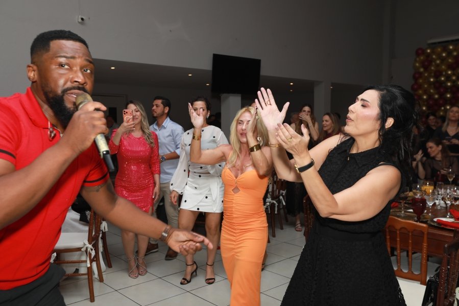VANESSA MELLO COMEMORA ANIVERSÁRIO EM GRANDE ESTILO - Eloisa Mattos