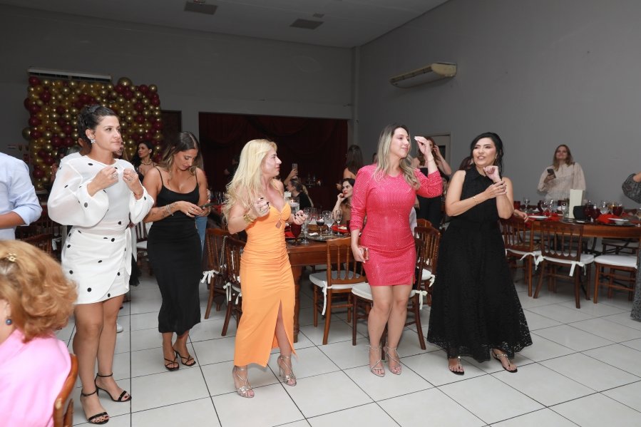 VANESSA MELLO COMEMORA ANIVERSÁRIO EM GRANDE ESTILO - Eloisa Mattos