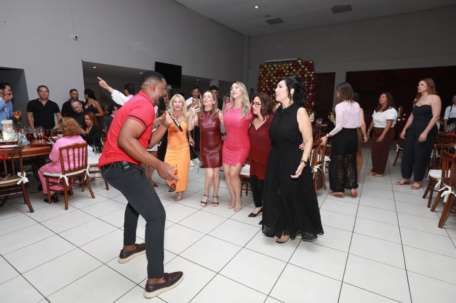 VANESSA MELLO COMEMORA ANIVERSÁRIO EM GRANDE ESTILO - Eloisa Mattos