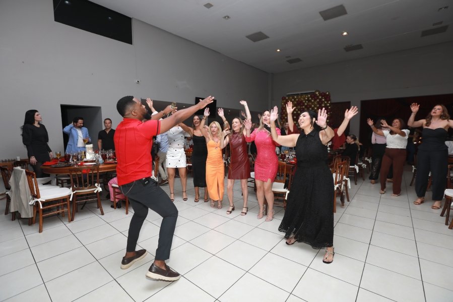 VANESSA MELLO COMEMORA ANIVERSÁRIO EM GRANDE ESTILO - Eloisa Mattos