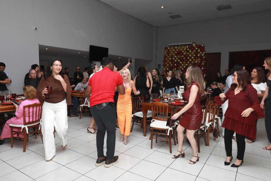 VANESSA MELLO COMEMORA ANIVERSÁRIO EM GRANDE ESTILO - Eloisa Mattos