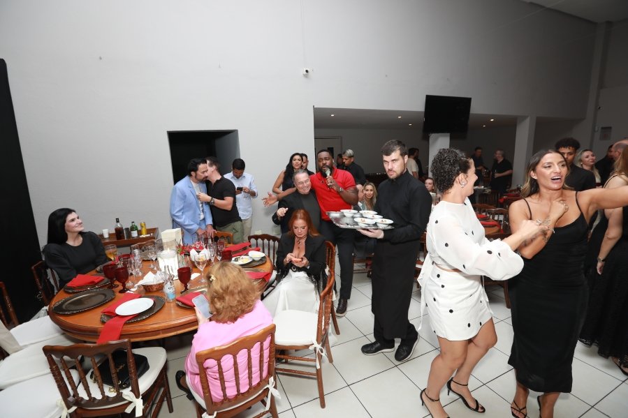 VANESSA MELLO COMEMORA ANIVERSÁRIO EM GRANDE ESTILO - Eloisa Mattos