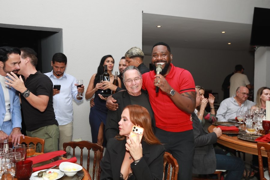 VANESSA MELLO COMEMORA ANIVERSÁRIO EM GRANDE ESTILO - Eloisa Mattos