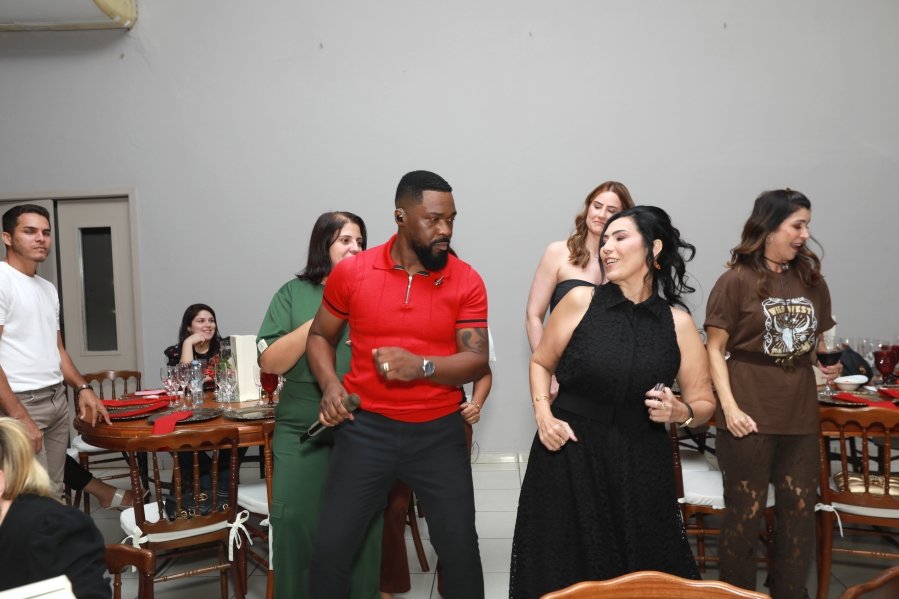 VANESSA MELLO COMEMORA ANIVERSÁRIO EM GRANDE ESTILO - Eloisa Mattos