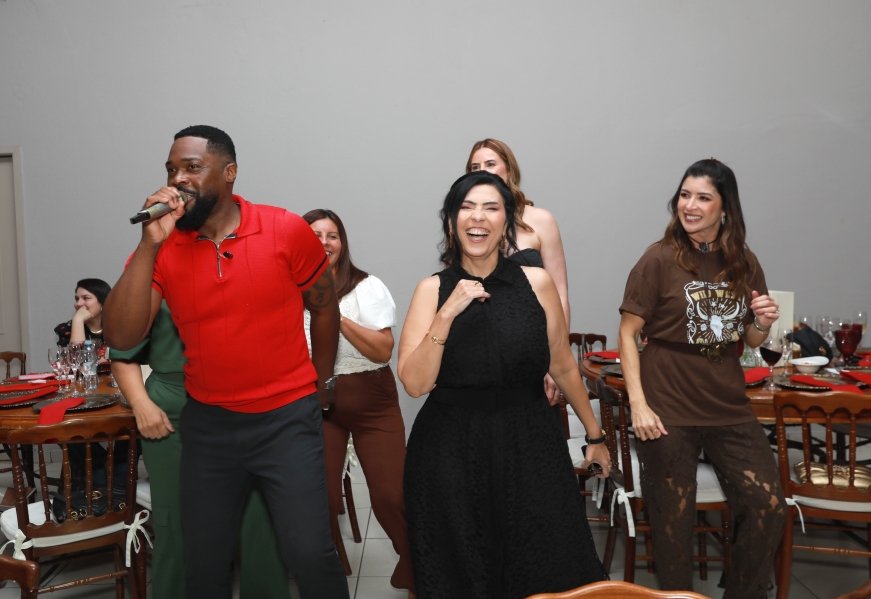 VANESSA MELLO COMEMORA ANIVERSÁRIO EM GRANDE ESTILO - Eloisa Mattos