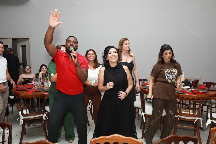 VANESSA MELLO COMEMORA ANIVERSÁRIO EM GRANDE ESTILO - Eloisa Mattos